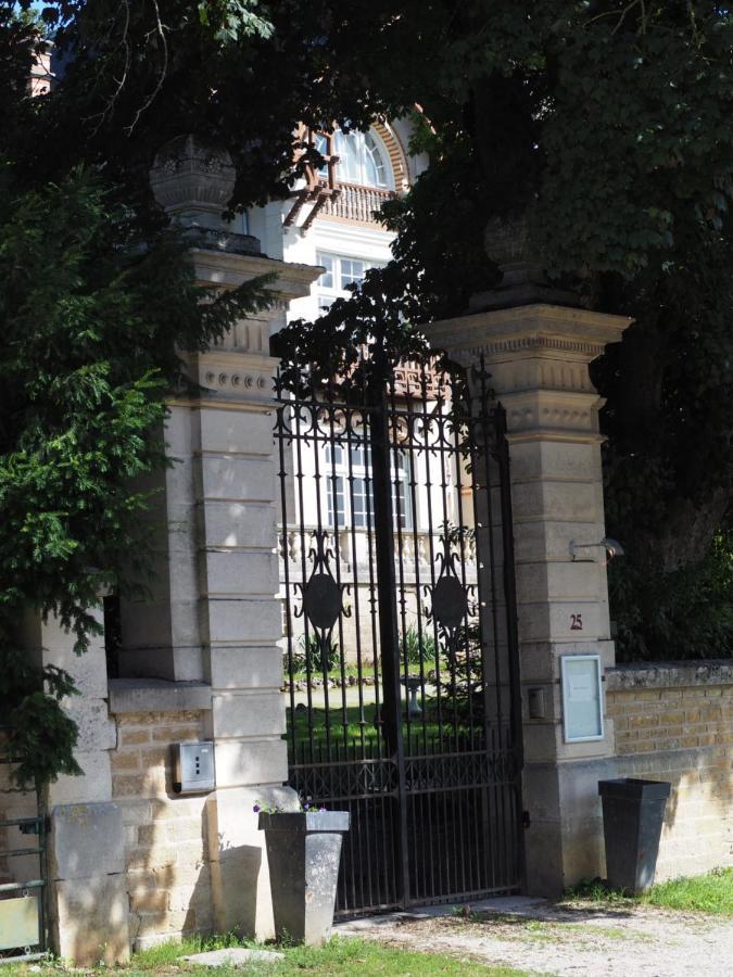 Charming Cottage In Chateau Les Roches Gardens Mont-Saint-Jean  Exterior photo
